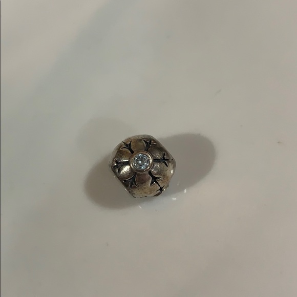 Authentic Pandora Retired Snowflake Charm - Picture 1 of 2